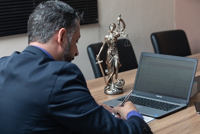Who Is Involved in Real Estate Litigation?
